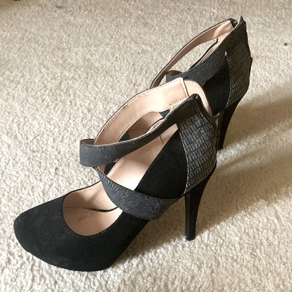 Penny Loves Kenny Black Suede Heels